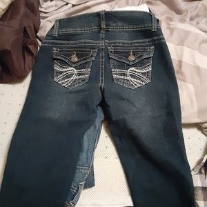 Pair of no boundaries capris